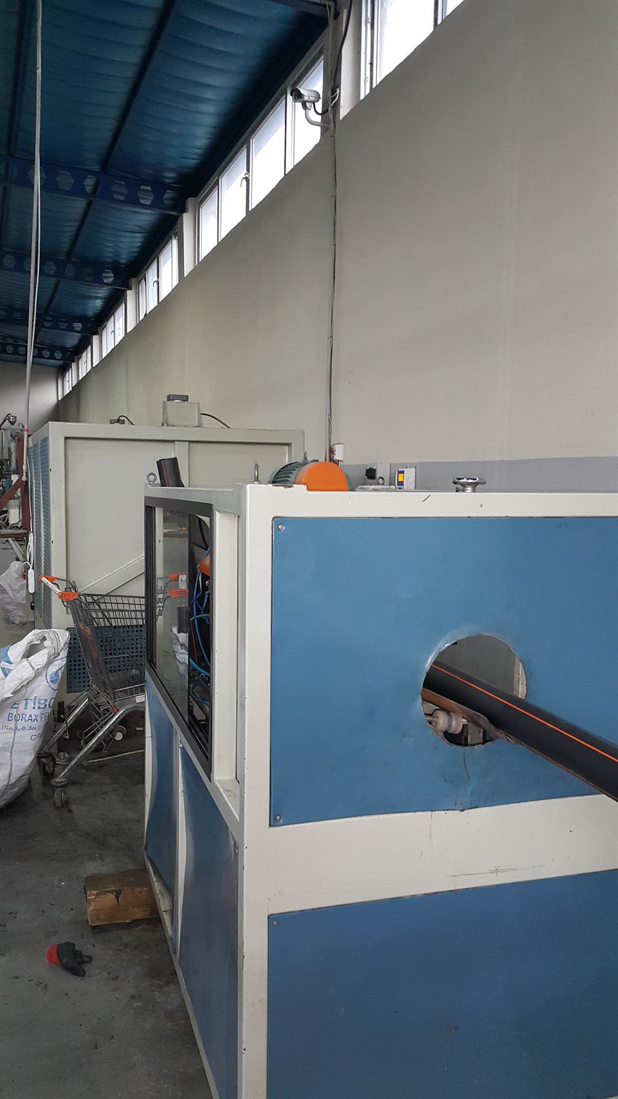 Ekstrüzyon hattından çıkan HDPE boru